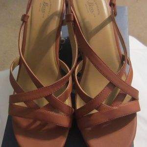 Bass Gisele wedge sandal, 11M